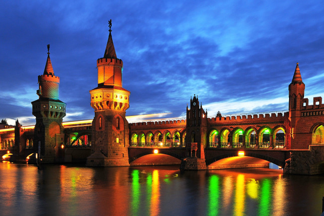 Обои картинки фото города, берлин, германия, ночь, река, мост, подсветка