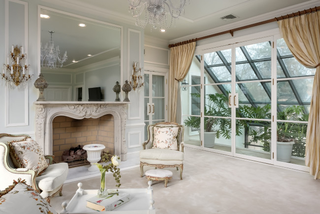 Обои картинки фото интерьер, гостиная, камин, оранжерея, окно, кресла, белый, дизайн