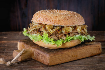 Картинка еда бутерброды +гамбургеры +канапе салат мясо булочка лук гамбургер