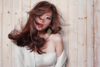 Картинка девушки -unsort+ азиатки азиатка девушка кофточка ветер волосы модель