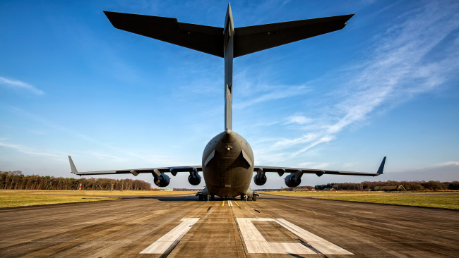 Обои картинки фото boeing c-17a, авиация, военно-транспортные самолёты, танкер