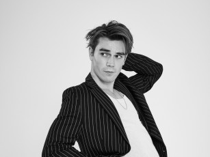 Картинка мужчины kj+apa kj apa