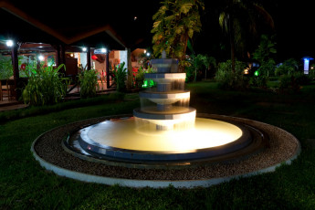 Картинка seychelles города фонтаны ночь остров праслин berjaya hotel фонтан фонари