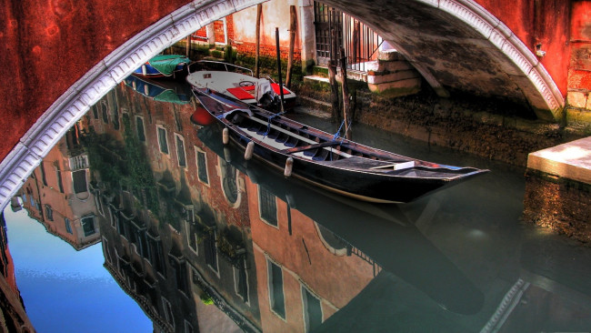 Обои картинки фото венеция, корабли, лодки, шлюпки, мост, канал, гондола