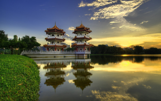 Обои картинки фото китай, города, буддистские, другие, храмы, река, трава, пагоды