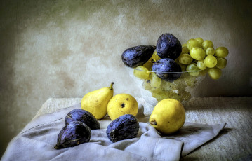 Картинка еда фрукты +ягоды груши инжир виноград