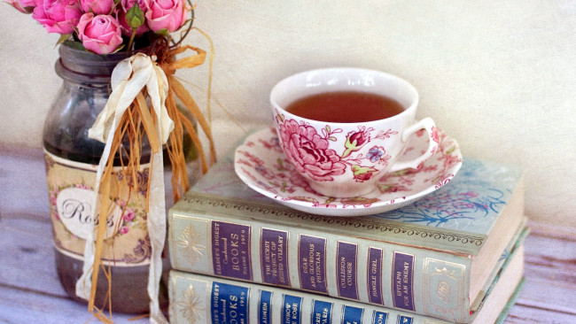 Обои картинки фото еда, напитки,  Чай, букет, розы, чай, книги, чашка