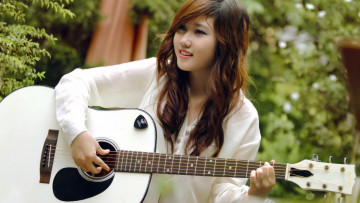 Картинка музыка -другое девушка азиатка гитара взгляд