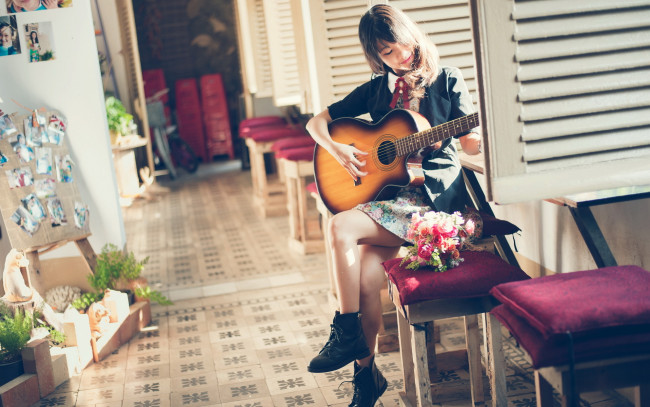 Обои картинки фото музыка, -другое, табурет, девушка, гитара, цветы