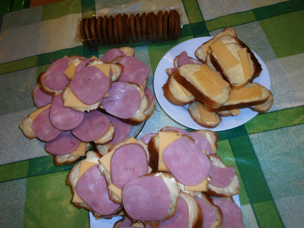 Обои картинки фото еда, бутерброды,  гамбургеры,  канапе, печенье, сыр, колбаса, хлеб