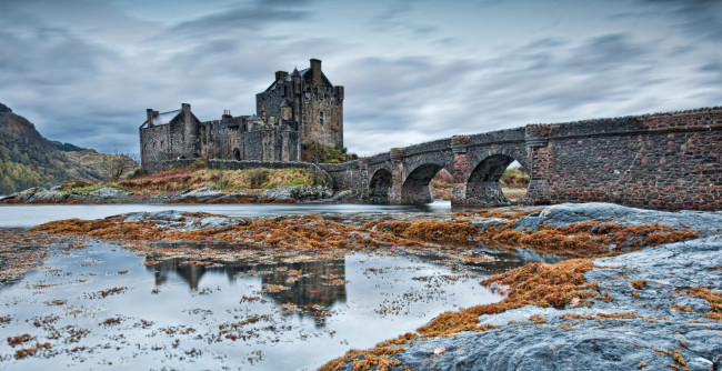 Обои картинки фото замок, эйлиан, донан, шотландия, города, река, мост, каменный