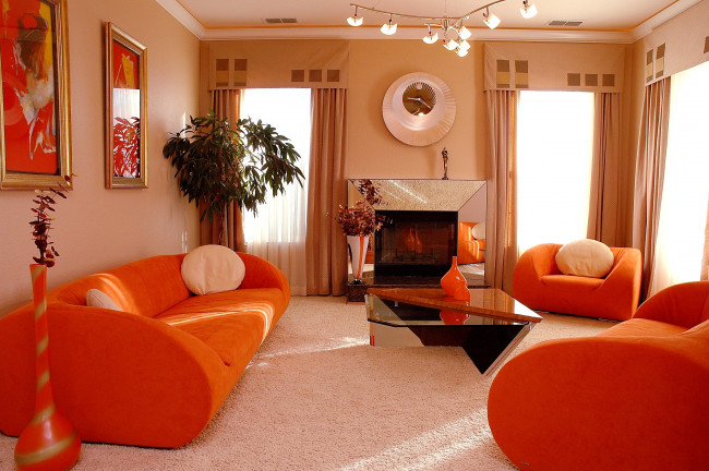 Обои картинки фото интерьер, гостиная, диван, кресла, вазон, камин