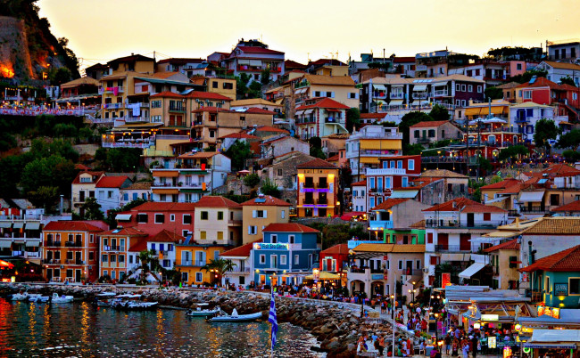 Обои картинки фото греция, рarga, города, панорамы, берег, море, дома