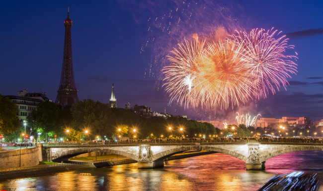 Обои картинки фото города, париж , франция, река, салют, ночь, мост