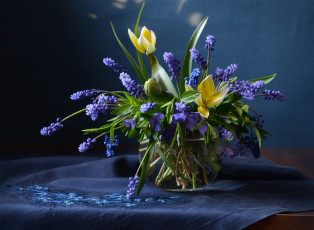 Картинка цветы разные+вместе тюльпаны салфетка мускари аквариум ваза вышивка