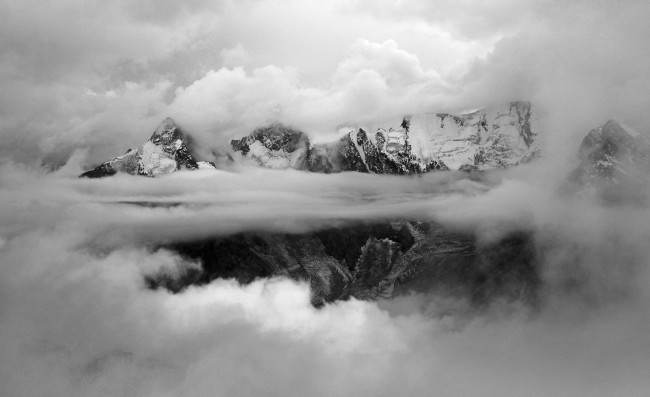 Обои картинки фото приэльбрусье, природа, горы, скалы, облака, озеро, туман