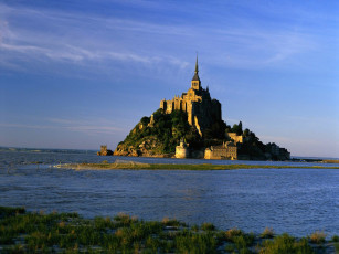 Картинка города крепость+мон-сен-мишель+ франция крепость вода