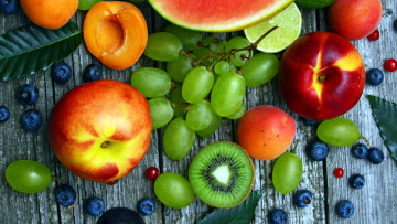 Картинка еда фрукты +ягоды сливы виноград нектарины киви