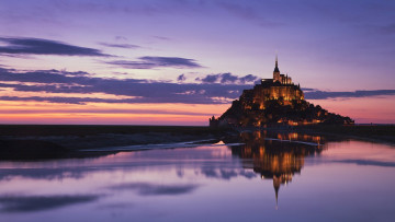 Картинка города крепость+мон-сен-мишель+ франция отражение крепость огни вечер