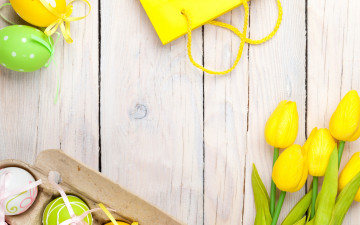 Картинка праздничные пасха pastel tender happy decoration eggs easter spring tulips wood yellow тюльпаны
