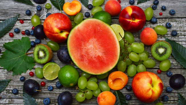 Обои картинки фото еда, фрукты,  ягоды, виноград, нектарины, киви, арбуз, сливы