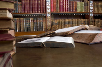 Картинка разное канцелярия книги библиотека стопка стол