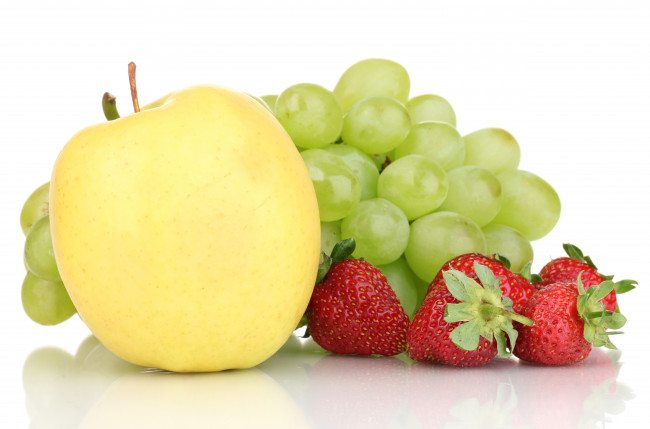 Обои картинки фото еда, фрукты, ягоды, яблоко, клубника, виноград
