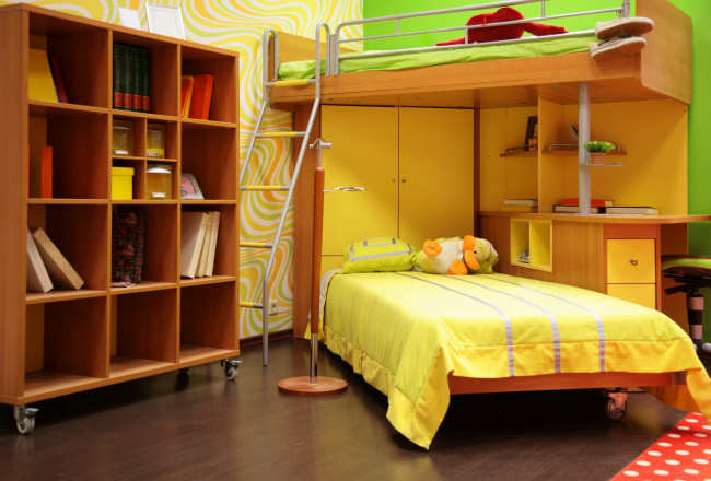 Обои картинки фото интерьер, детская комната, игрушки, полки, постель, кровать, детская