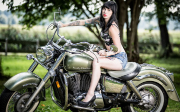 Картинка мотоциклы мото+с+девушкой взгляд мотоцикл девушка