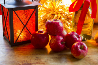 Картинка еда Яблоки лента фонарь колосья фрукты