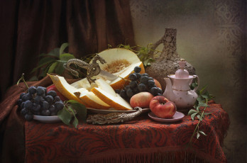 обоя еда, натюрморт, чайник, дракон, персик, фрукты, дыня, виноград