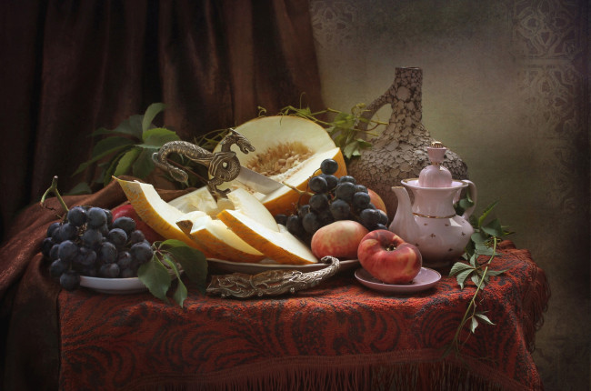 Обои картинки фото еда, натюрморт, чайник, дракон, персик, фрукты, дыня, виноград