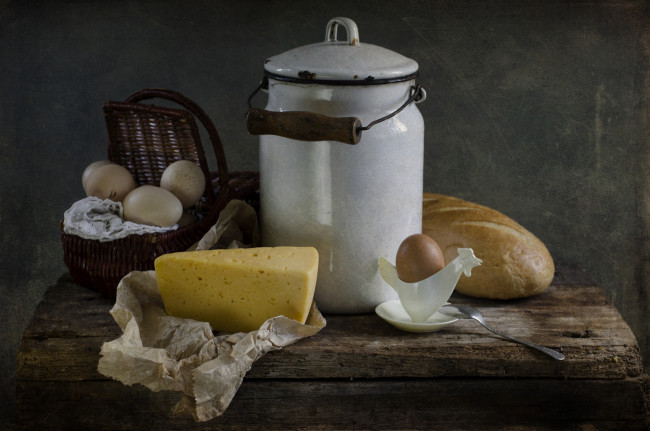 Обои картинки фото еда, натюрморт, сыр, яйцо, хлеб, бидон