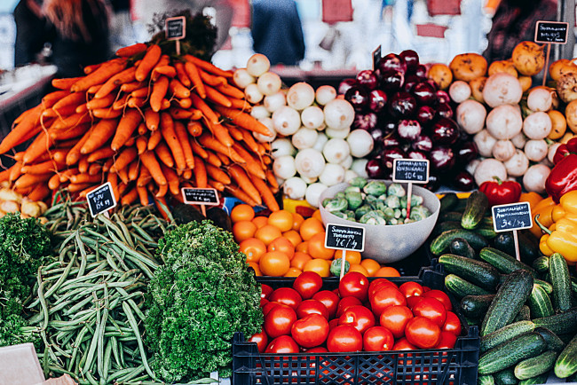 Обои картинки фото еда, овощи, морковь, помидоры, огурцы, баклажаны
