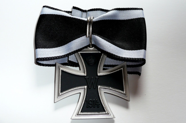 Обои картинки фото железный, крест, пруссии, разное, награды, ленточка, орден