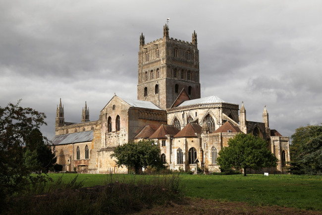 Обои картинки фото аббатство, тьюкесберри, англия, города, католические, соборы, костелы, аббатства, каменный, башня