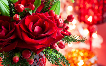Картинка цветы букеты +композиции бутон цветок лепестки ель ветки ваза праздники розы красные листья боке new year christmas