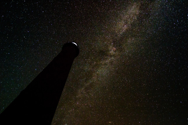 Обои картинки фото космос, галактики, туманности, маяк, пространство, млечный, путь, звезды