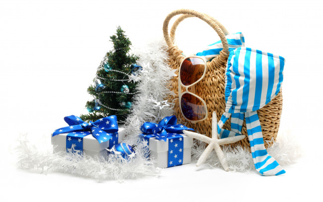 Обои картинки фото праздничные, разное, новый, год, ёлочка, коробки, подарки, очки, морская, звезда, гирлянда, сумка