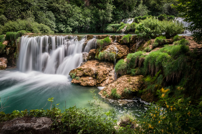 Обои картинки фото природа, водопады, водопад, лес, река