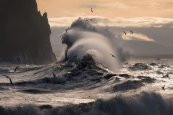 Картинка природа моря океаны волны шторм буря брызги вода океан море небо непогода ветер