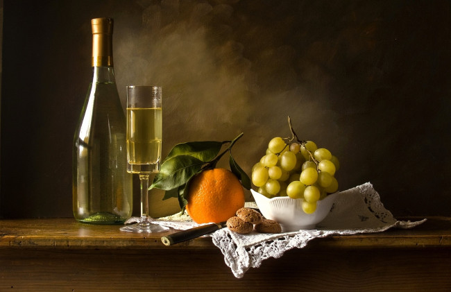 Обои картинки фото еда, натюрморт, бокал, вино, печенье, апельсин, виноград