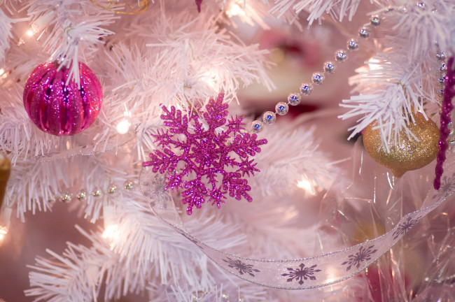 Обои картинки фото праздничные, снежинки, звёздочки, гирлянда, снежинка, елка