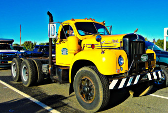 Картинка mack автомобили тяжелые грузовики сша trucks inc колоса желтый