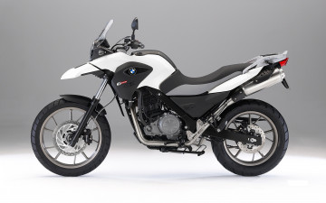 Картинка мотоциклы bmw белый темный g-650 gs 2010