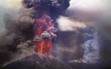 обоя природа, стихия, пепел, зарево, огонь, лава, клубы, извержение, вулкан, дым, кратер, тучи, молния, небо