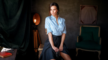 Картинка девушки -unsort+ брюнетки темноволосые georgy chernyadyev кресло модель женщина сидит очки