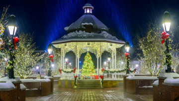 Картинка праздничные новогодние+пейзажи беседка елка фонари иллюминация
