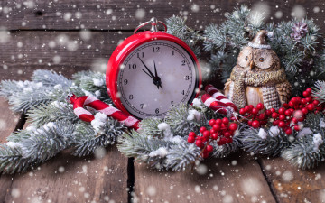 Картинка праздничные -+разное+ новый+год ёлка ягоды снег леденцы будильник сова