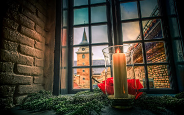 Картинка праздничные новогодние+свечи окно еловые ветки свеча
